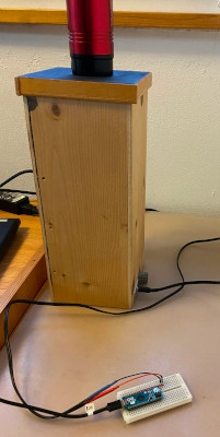 A wooden box to
						uniformly illuminate a detector